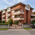 With Terrace & Free Parking - 3 Minutes From