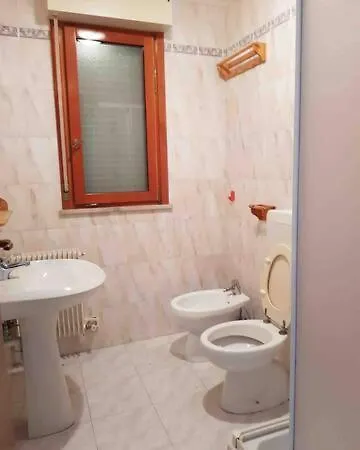 Apartment With Terrace & Free Parking - 3 Minutes From *
