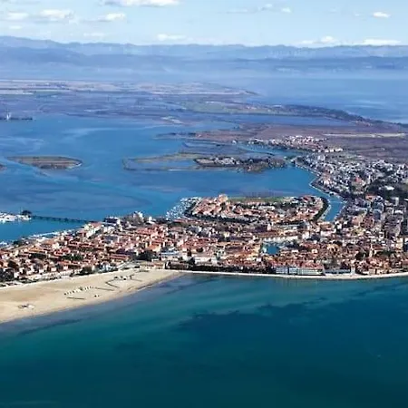 With Terrace & Free Parking - 3 Minutes From Appartement