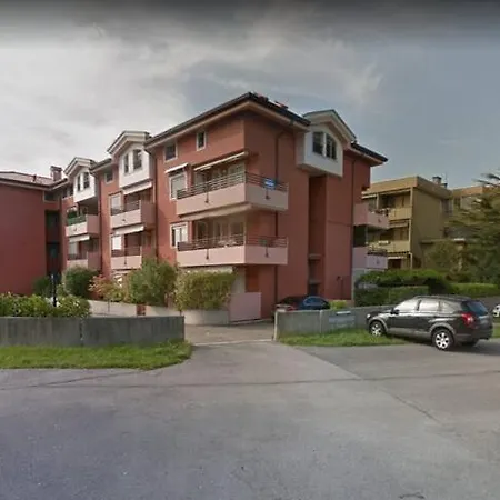 Apartment With Terrace & Free Parking - 3 Minutes From *