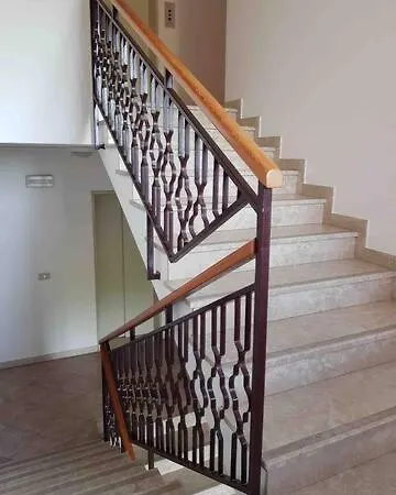 With Terrace & Free Parking - 3 Minutes From غرادو