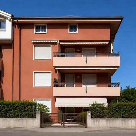 Lägenhet With Terrace & Free Parking - 3 Minutes From *