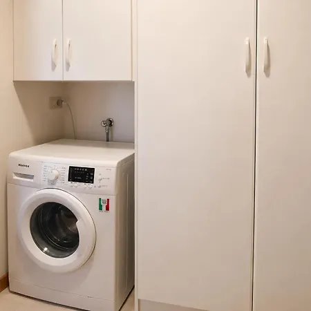 With Terrace & Free Parking - 3 Minutes From Lägenhet