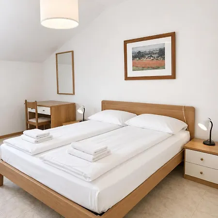 With Terrace & Free Parking - 3 Minutes From * גראדו