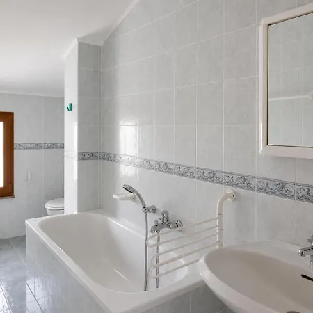 With Terrace & Free Parking - 3 Minutes From Lägenhet